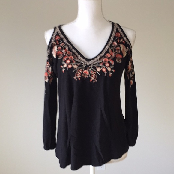 Tops - Black cold shoulder top